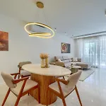 Modern Zia Lux