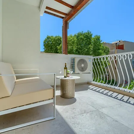 Modern Zia Lux アパート