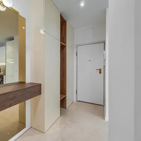 Modern Zia Lux アパート *