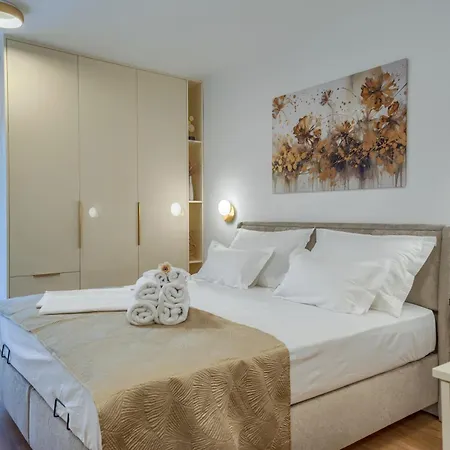 Modern Zia Lux アパート *