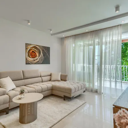 Modern Zia Lux アパート