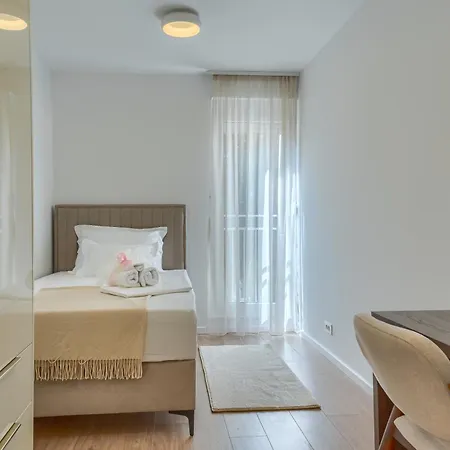 Modern Zia Lux アパート